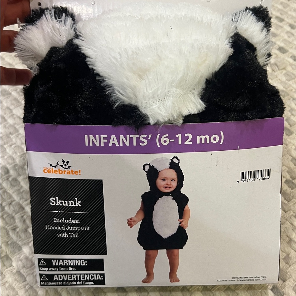 Infant skunk costume 6-12 months NWT